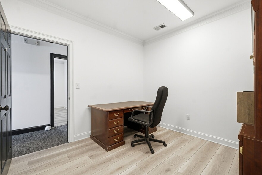 More Photos Of 234-242 Creekstone Rdg, Woodstock Office For Sale