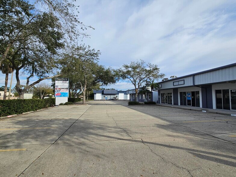 More Photos Of 4515-4521 Northgate Ct, Sarasota Warehouse For Sale