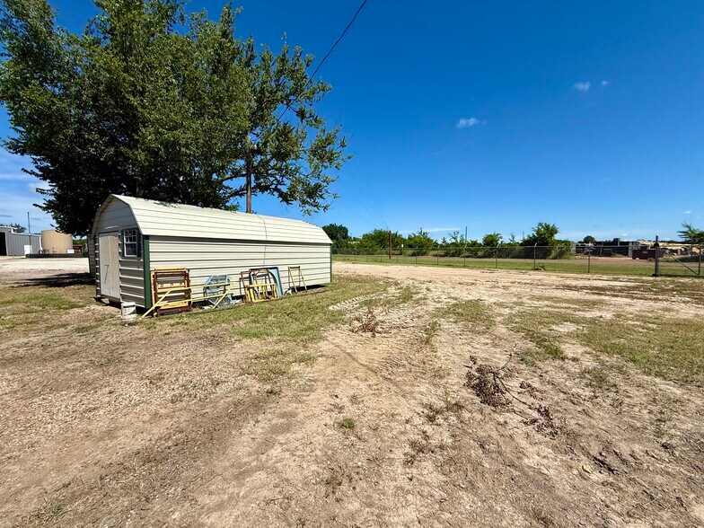 More Photos Of 836 Farm 71 rd, Talco Industrial For Sale