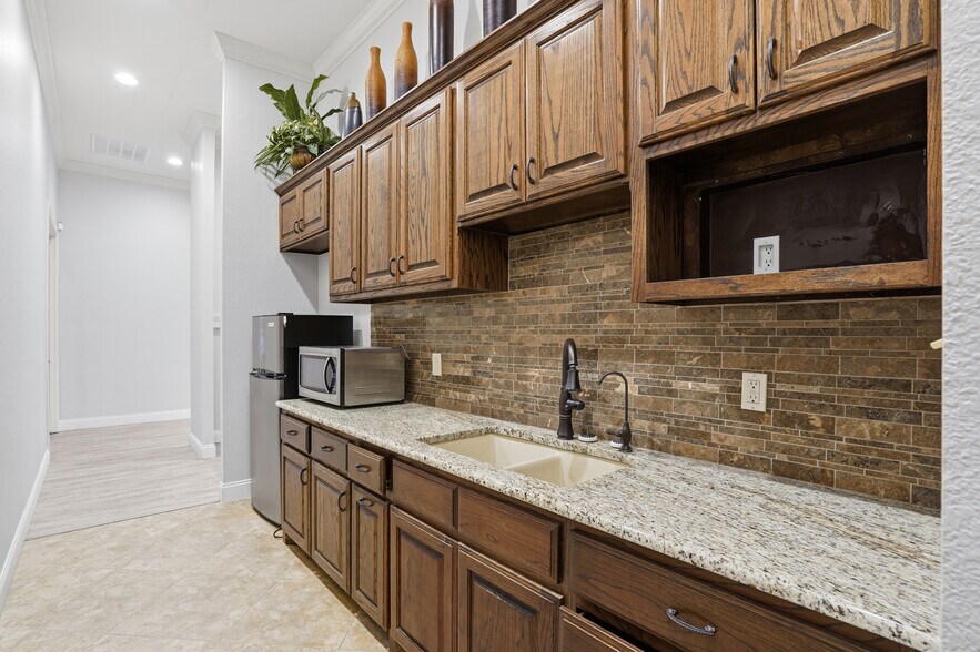 More Photos Of 6211 Colleyville Blvd, Colleyville Medical For Lease