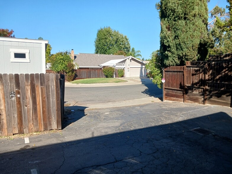 More Photos Of 4778-4790 Dewey Dr, Fair Oaks Loft Creative Space For Sale