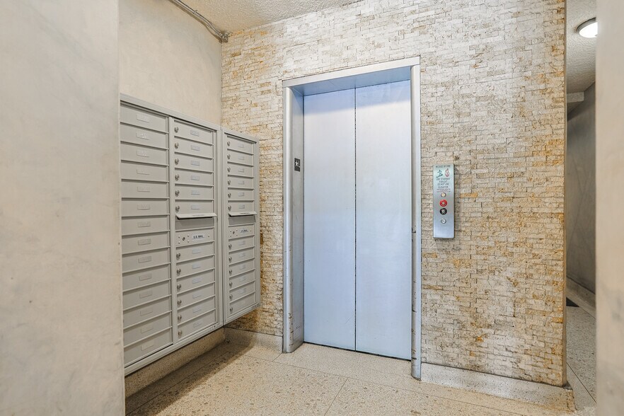 More Photos Of 142 S Wetherly Dr, Los Angeles Apartments For Sale