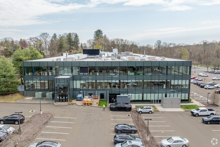 More Photos Of 260 Long Ridge Rd, Stamford Medical For Lease