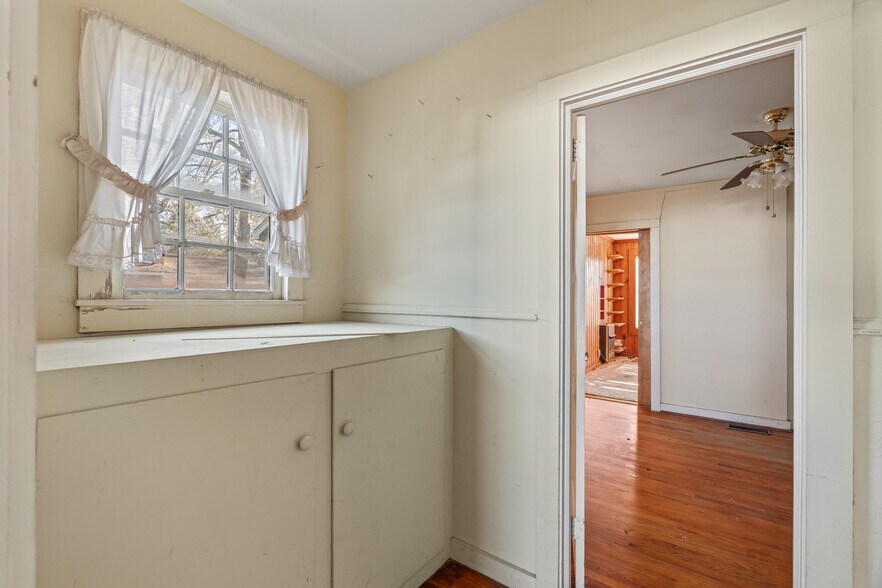 More Photos Of 902 Court St, Waynesboro Flex For Sale