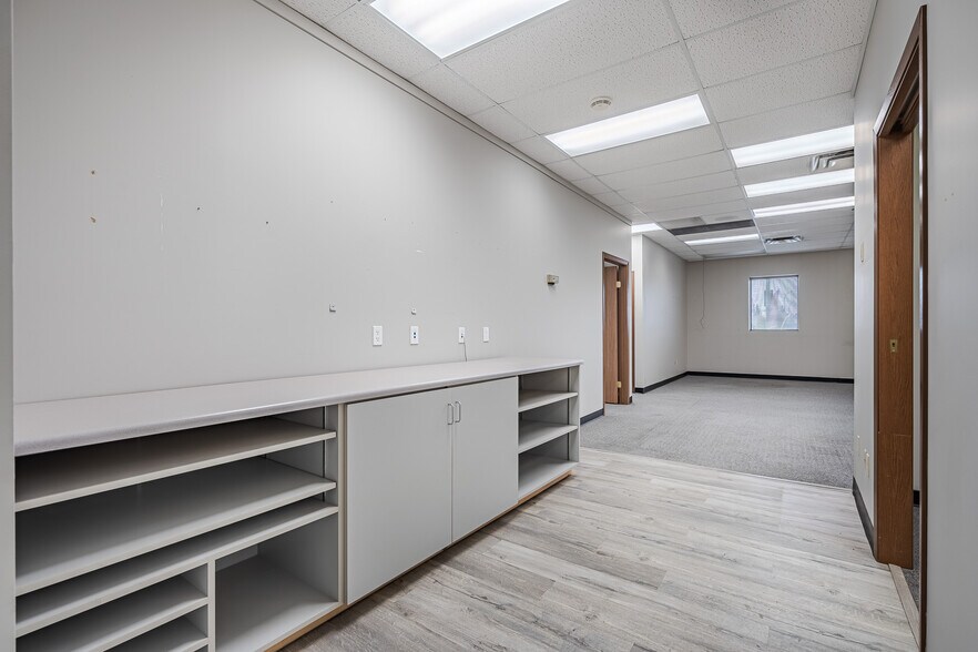 More Photos Of 5704 44 St, Lloydminster Office For Lease