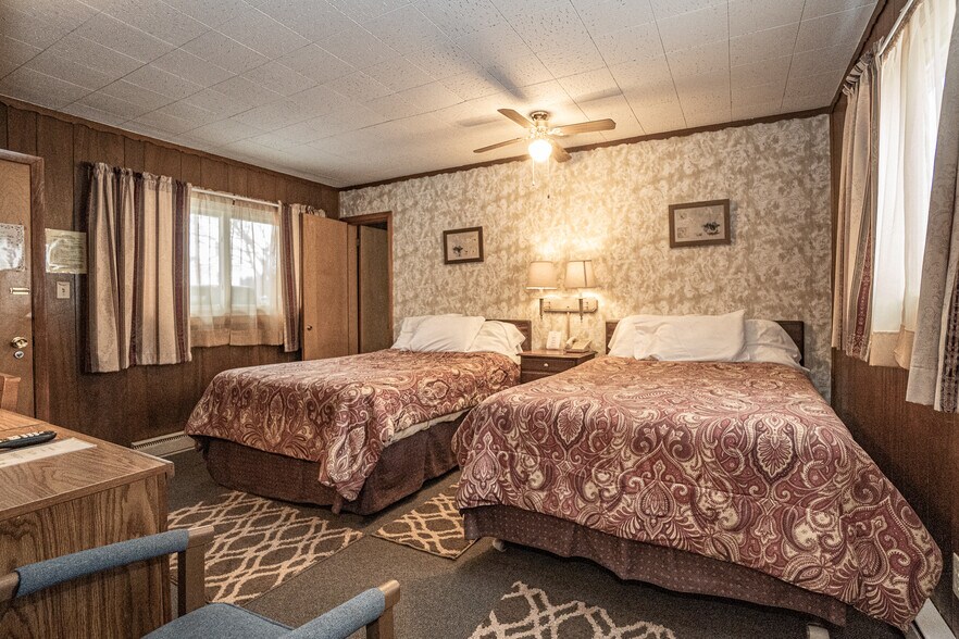 More Photos Of 314 Chippewa St, Ontonagon Hotel For Sale