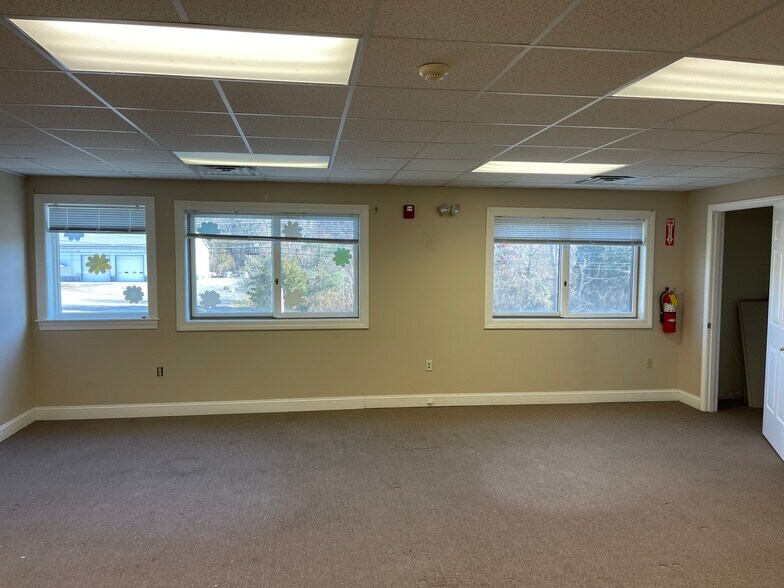 More Photos Of 5 Mill St, Middleboro Warehouse For Lease