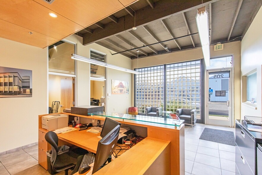 More Photos Of 205 23rd St, Sacramento Flex For Sale