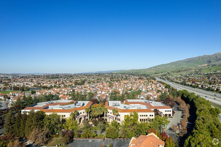 More Photos Of 890 Hillview Ct, Milpitas Office For Lease