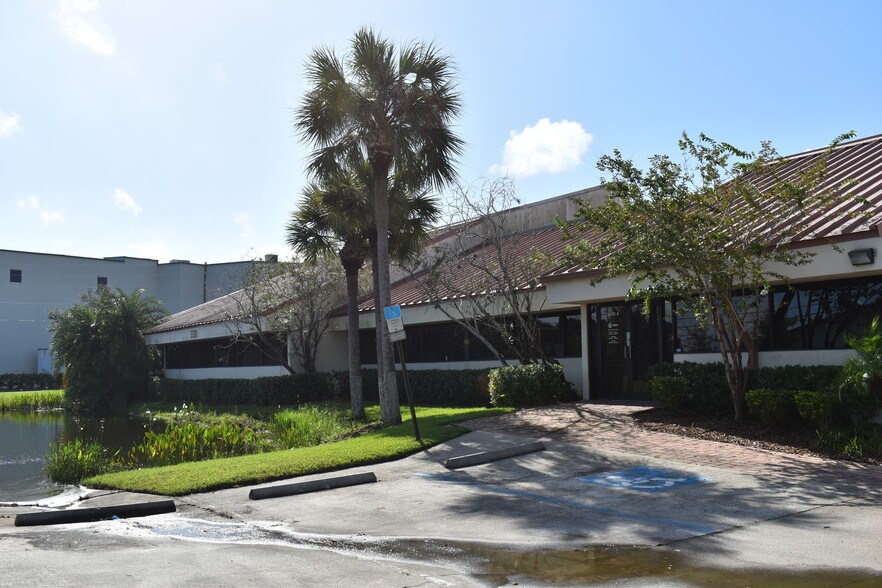 More Photos Of 12495 34th St N, Saint Petersburg Unknown For Lease