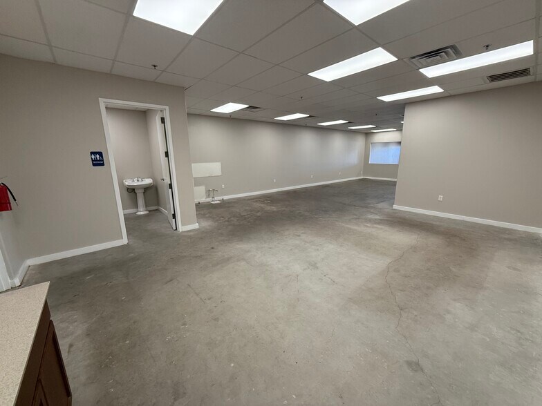More Photos Of 1101 Bunton Creek Rd, Kyle Storefront Retail Office For Lease