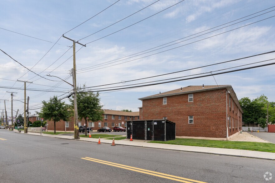 More Photos Of 646-662 Port Richmond Ave, Staten Island Multifamily For Sale
