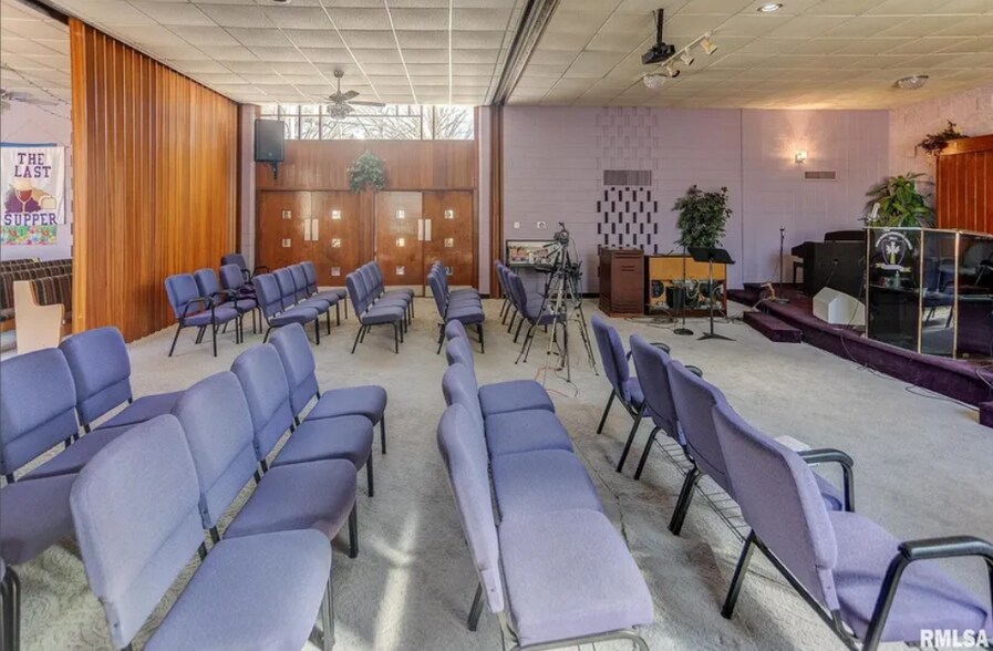 More Photos Of 104 N Pine St, Centralia Religious Facility For Sale