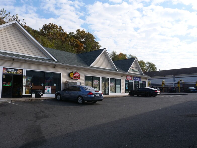 More Photos Of 1405 E Main St, Waterbury Service Station For Lease