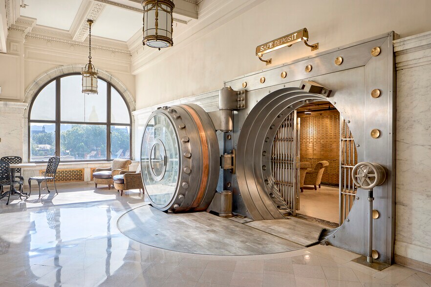 More Photos Of 6 S Main St, Washington Office For Lease