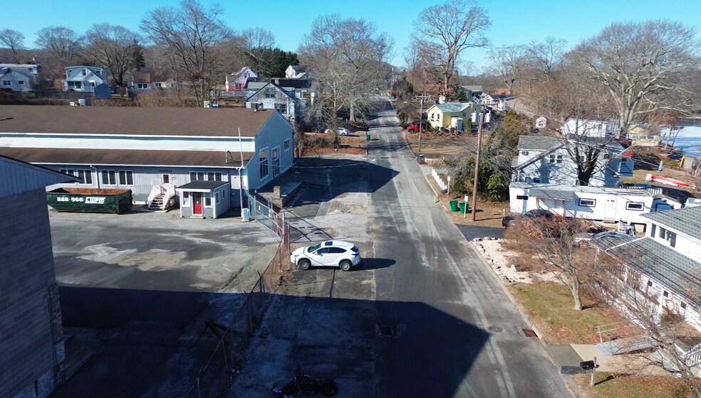 More Photos Of 45 Richards Grove Rd, Quaker Hill Service For Sale