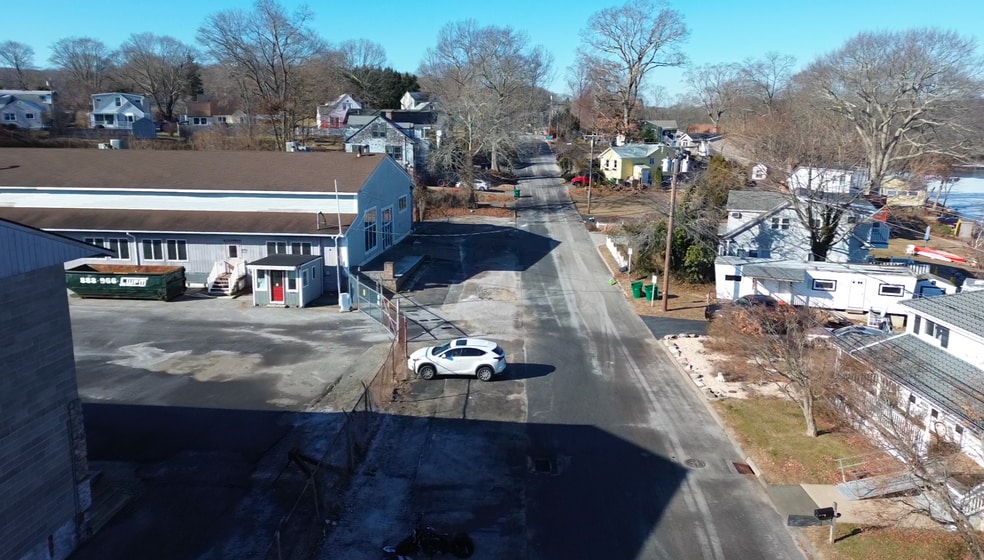 More Photos Of 45 Richards Grove Rd, Quaker Hill Service For Sale