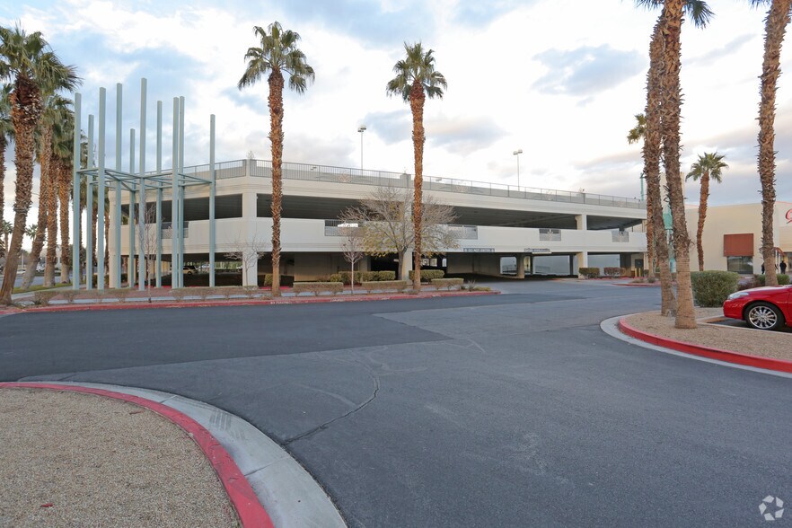 More Photos Of 4300 E Sunset Rd, Henderson Movie Theatre For Lease