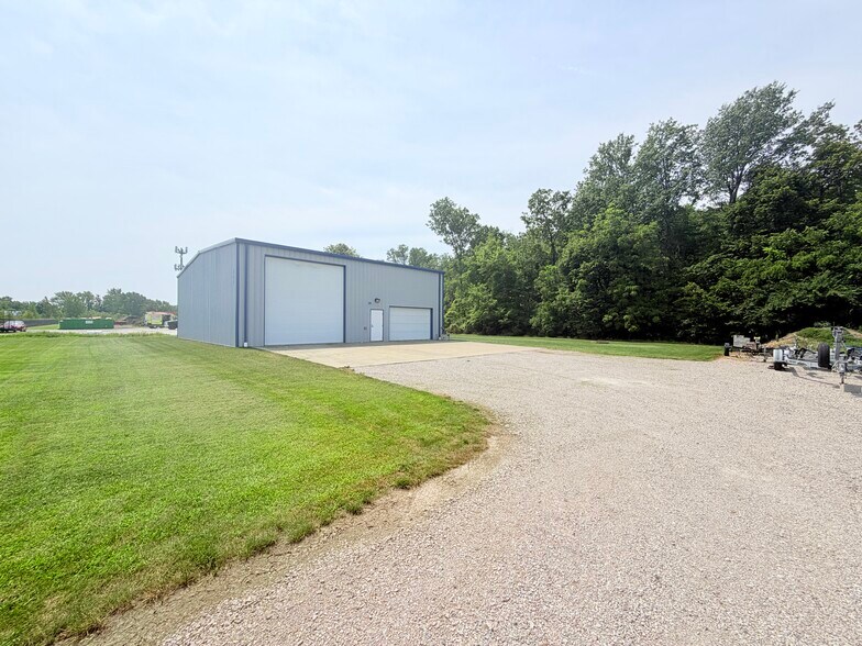 More Photos Of 260 Bridge Rd, Lakeside Marblehead Flex For Sale