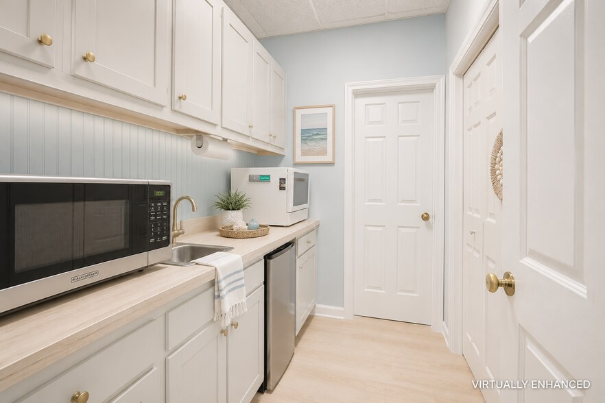 More Photos Of 800 The Plaza, Sea Girt Office For Sale