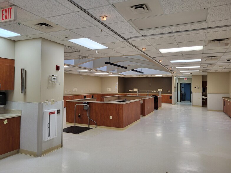 More Photos Of 3018 Military Rd, Niagara Falls Office For Lease