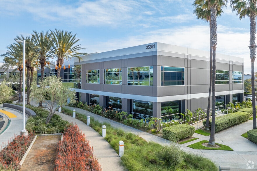 More Photos Of 25361 Commercentre Dr, Lake Forest Loft Creative Space For Lease