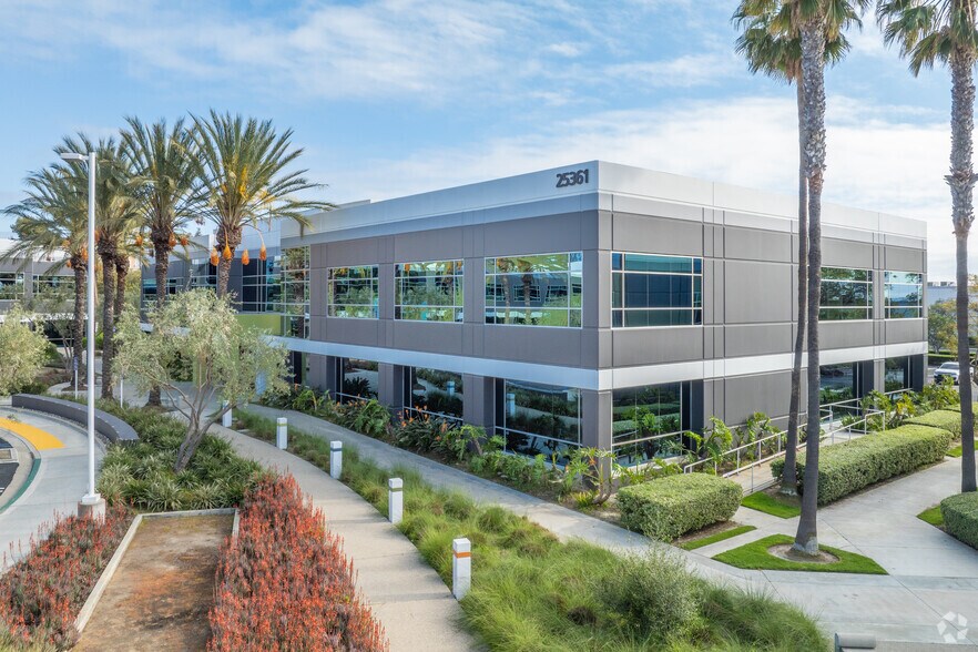 More Photos Of 25361 Commercentre Dr, Lake Forest Loft Creative Space For Lease