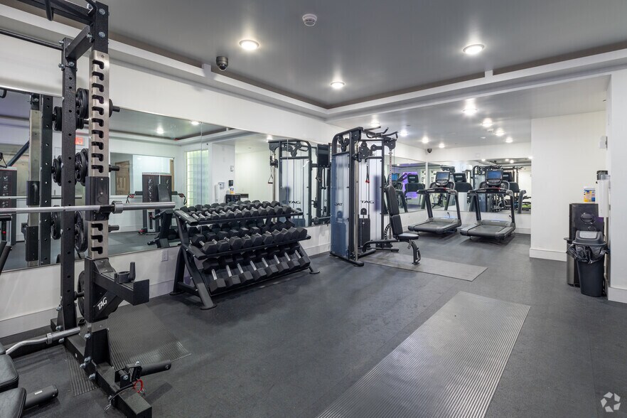 More Photos Of 202 Green St E, Champaign Apartments For Lease