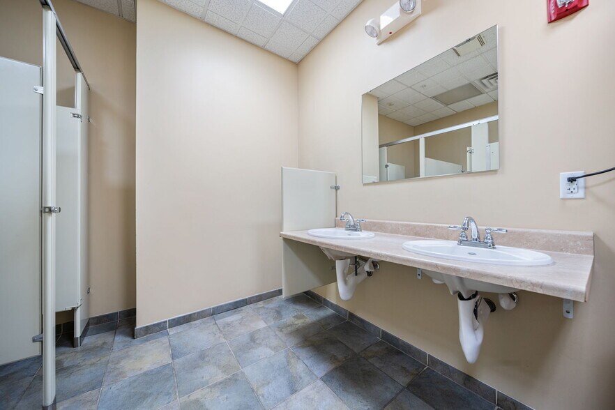 More Photos Of 2535 John F Kennedy Blvd, Jersey City Medical For Sale
