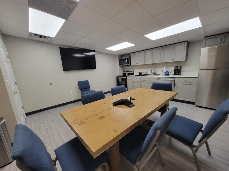 More Photos Of 2015 Wilkinson St, Panama City Freestanding For Lease