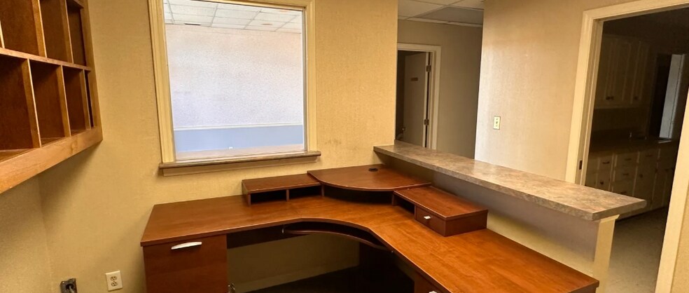 More Photos Of 1930 Braeburn Dr, Salem Medical For Sale