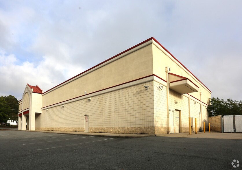 More Photos Of 2100 N Elm St, Greensboro Drugstore For Lease