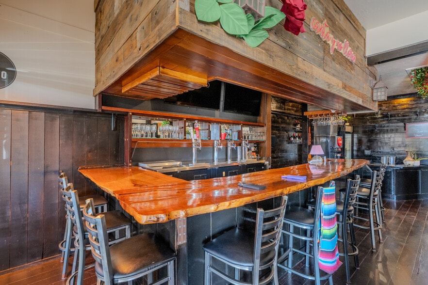 More Photos Of 8501 El Camino Real, Atascadero Restaurant For Sale