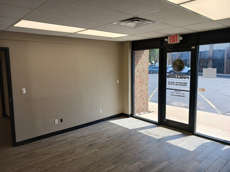 More Photos Of 4229 Royal Ave, Oklahoma City Flex For Lease