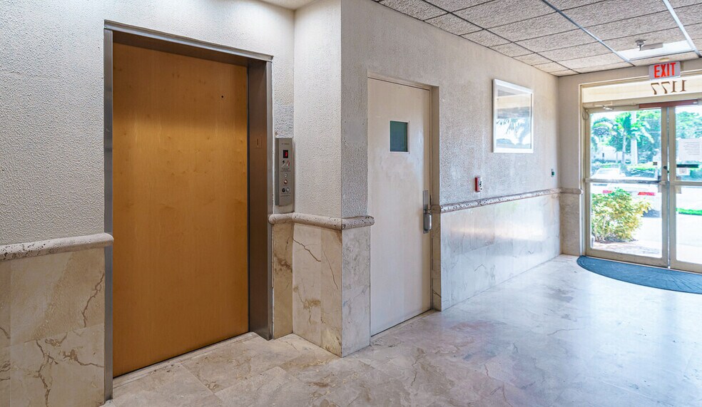 More Photos Of 1177 Hypoluxo Rd, Lantana Office For Lease