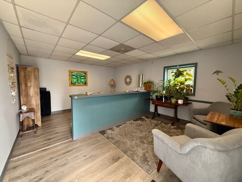 More Photos Of 487 Burncoat St, Worcester General Retail For Lease