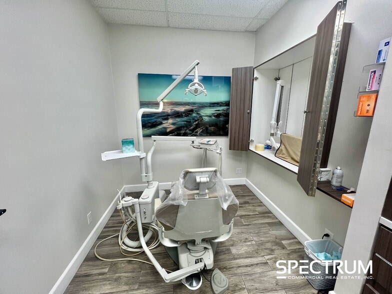 More Photos Of 23206 Lyons Ave, Santa Clarita Medical For Sale
