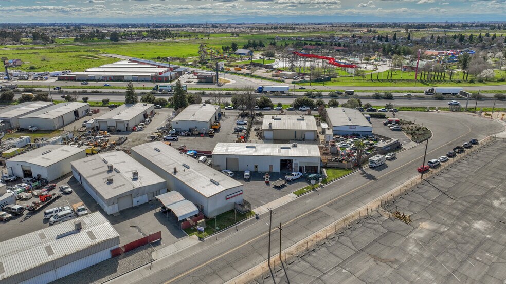 More Photos Of 5753-5755 W Barstow Ave, Fresno Warehouse For Lease