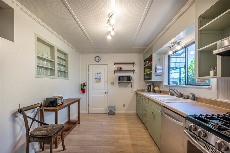 More Photos Of 940 Oregon Ave SE, Bandon Hospitality For Sale