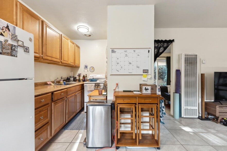 More Photos Of 6563 Shattuck Ave, Oakland Apartments For Sale