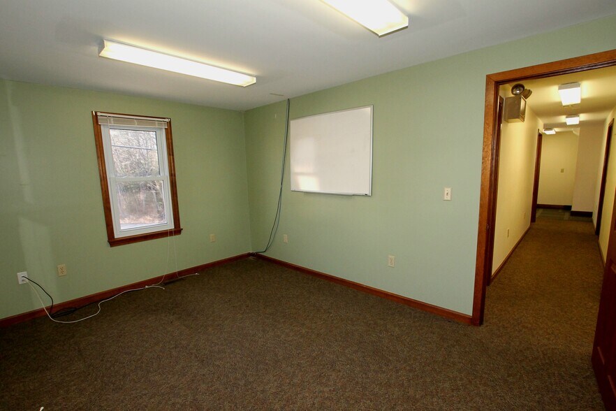 More Photos Of 9 Old Westminster Rd, Hubbardston Warehouse For Lease