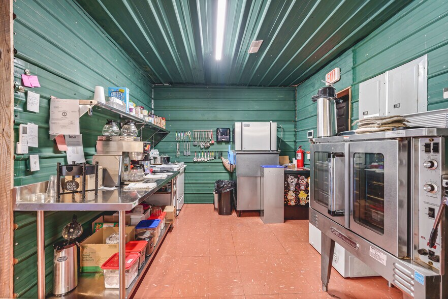 More Photos Of 112 Wilderness Rd, Mammoth Cave General Retail For Sale