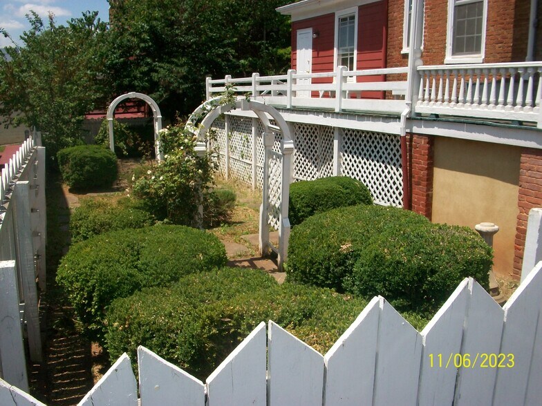 More Photos Of 501 Madison St, Lynchburg Specialty For Lease