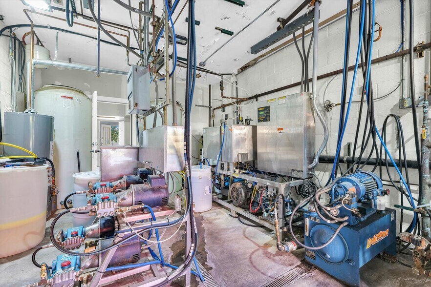 More Photos Of 501 E University Ave, Urbana Carwash For Sale