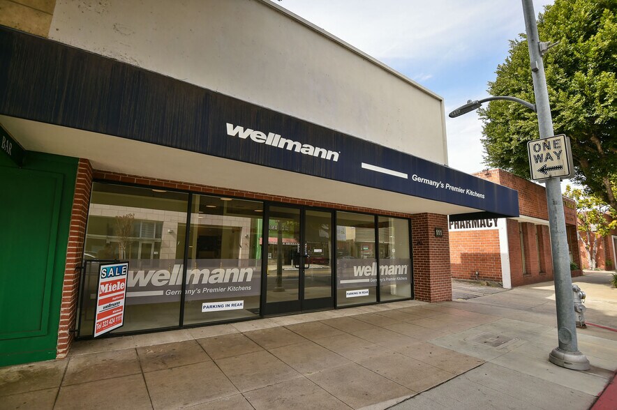 Primary Photo Of 111 N Robertson Blvd, Beverly Hills Storefront Retail Office For Lease