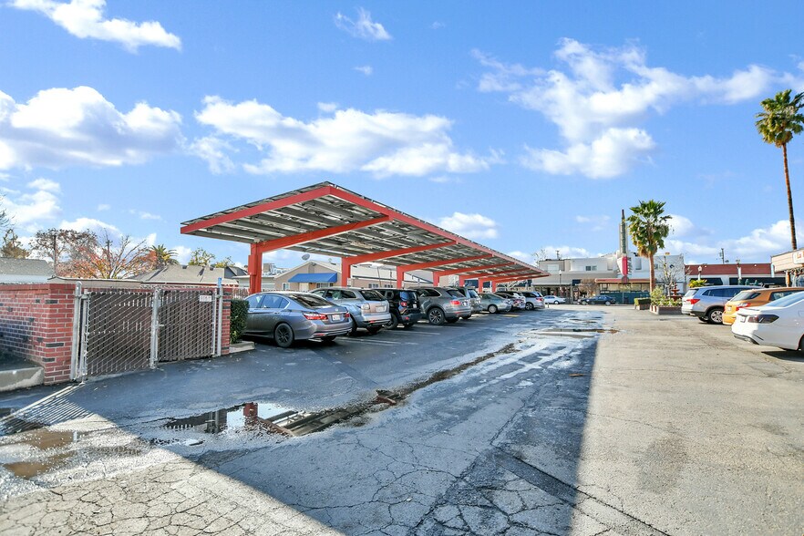 More Photos Of 234 Oak St, Brentwood Restaurant For Sale