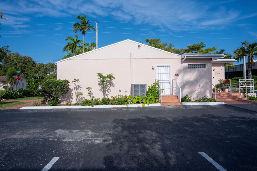 More Photos Of 986 NE 126th St, Miami Office Residential For Sale
