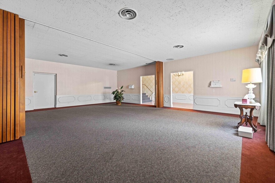 More Photos Of 1975 Seneca St, Buffalo Office For Sale