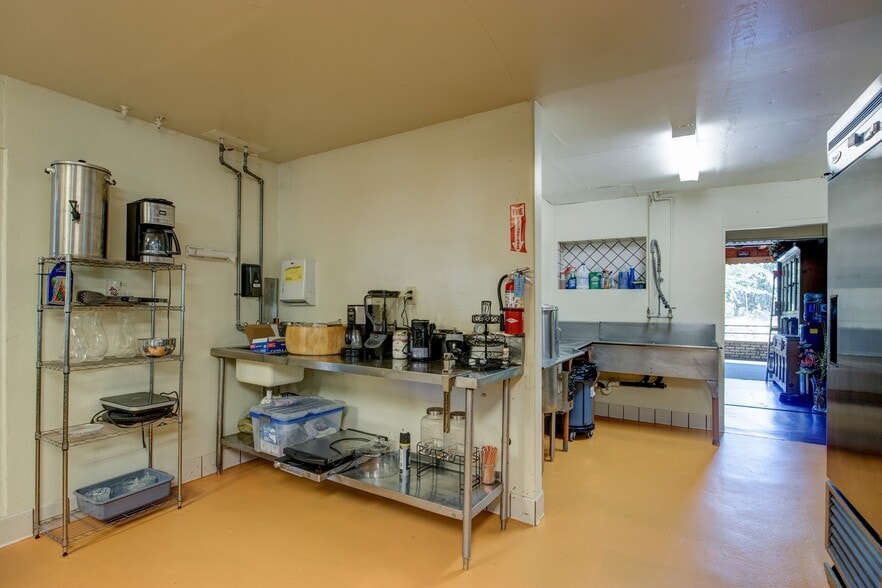 More Photos Of 13383 Sierra Way, Kernville Hotel For Sale