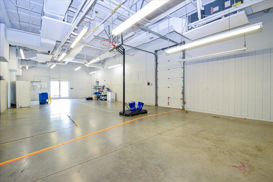 More Photos Of 2502 Melrose Ave NW, Roanoke Storefront Retail Office For Lease